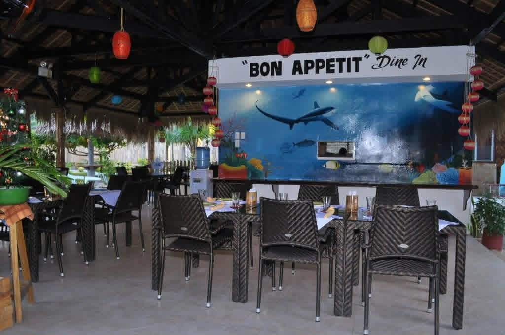 Bon Appetit dining area and guest seating