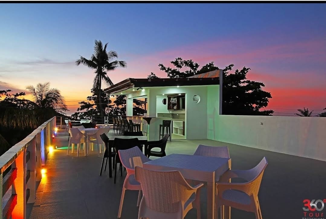 Bon Appetit resort dining atmosphere